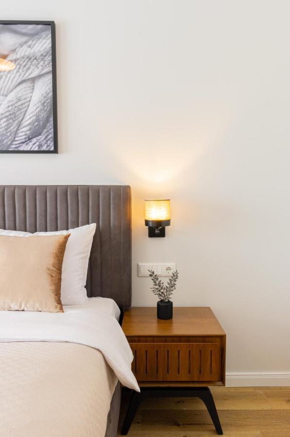 Moderne 1 Zimmer Ferienwohnung Mit Sonnenterrasse Und Parkplatz, In Ruhiger Lage, Nur Wenige Gehminuten Zum Ostsee Sandstrand 샬베우츠 외부 사진
